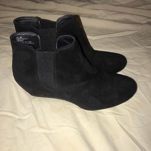 Women’s size 7.5 black suede healed ankle boots